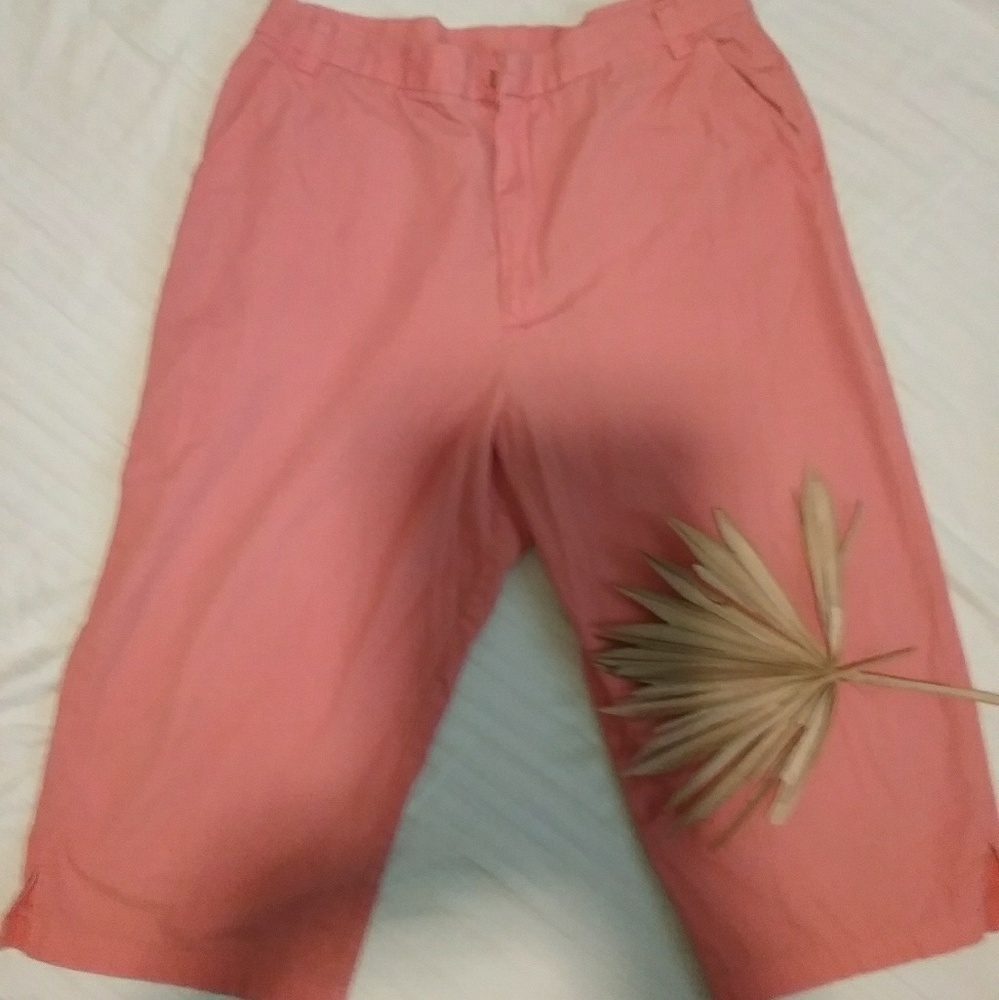 Plus size women's peach color capris